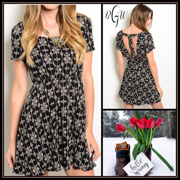 5🌟Short Sleeve Cut Out Print Dress - Picture 2 of 8